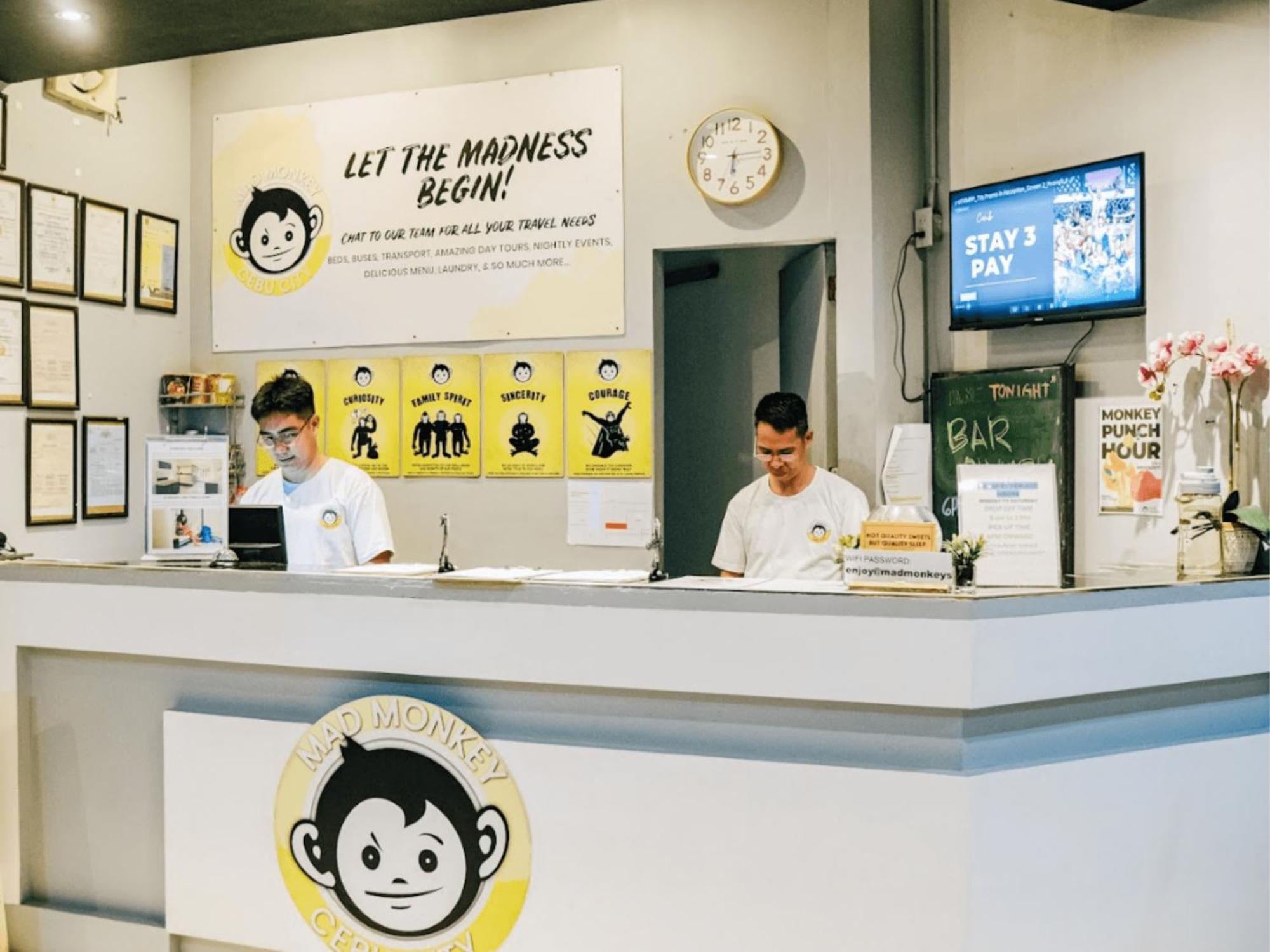 Mad Monkey Cebu City Bagian luar foto