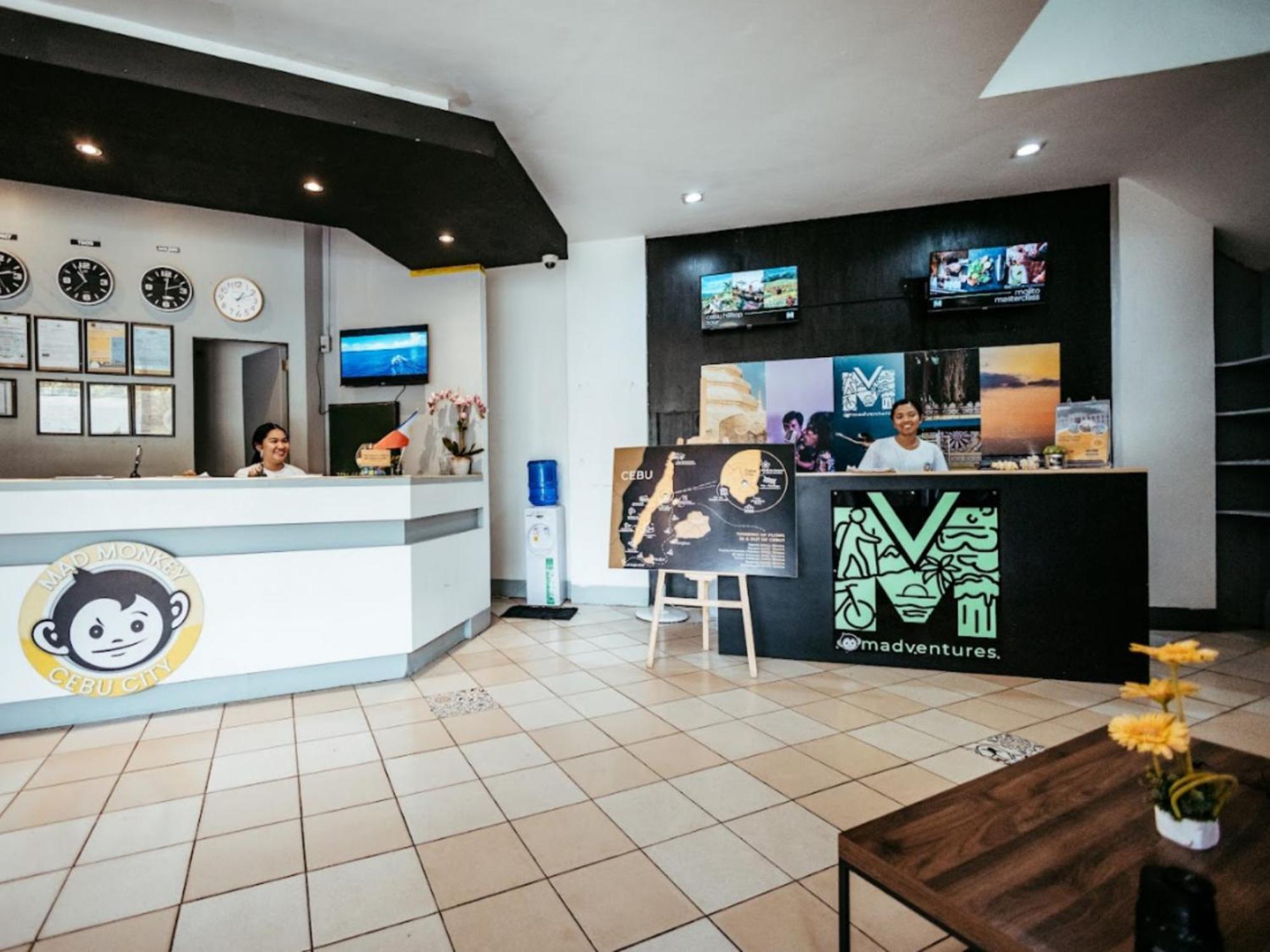 Mad Monkey Cebu City Bagian luar foto