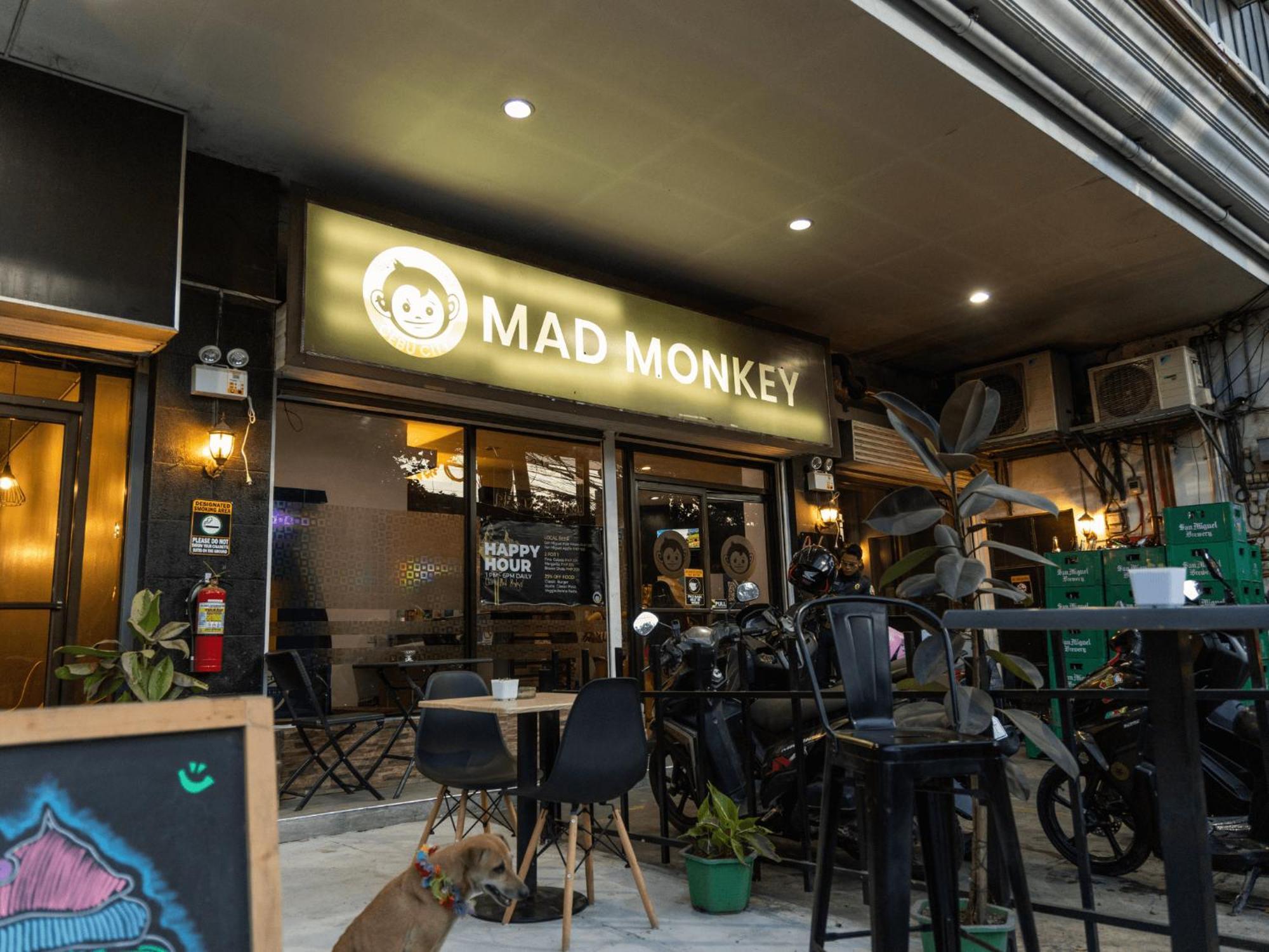 Mad Monkey Cebu City Bagian luar foto