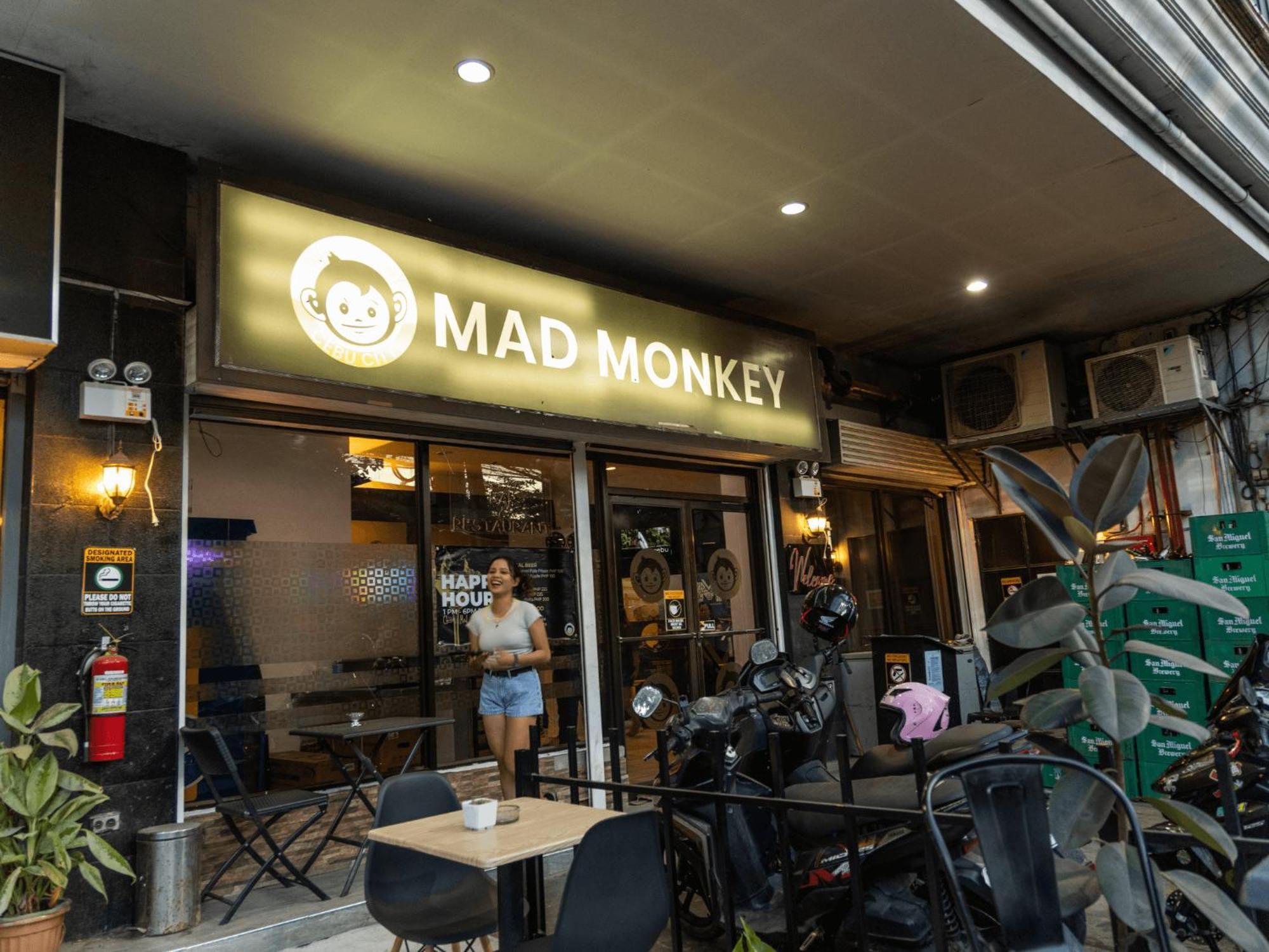 Mad Monkey Cebu City Bagian luar foto
