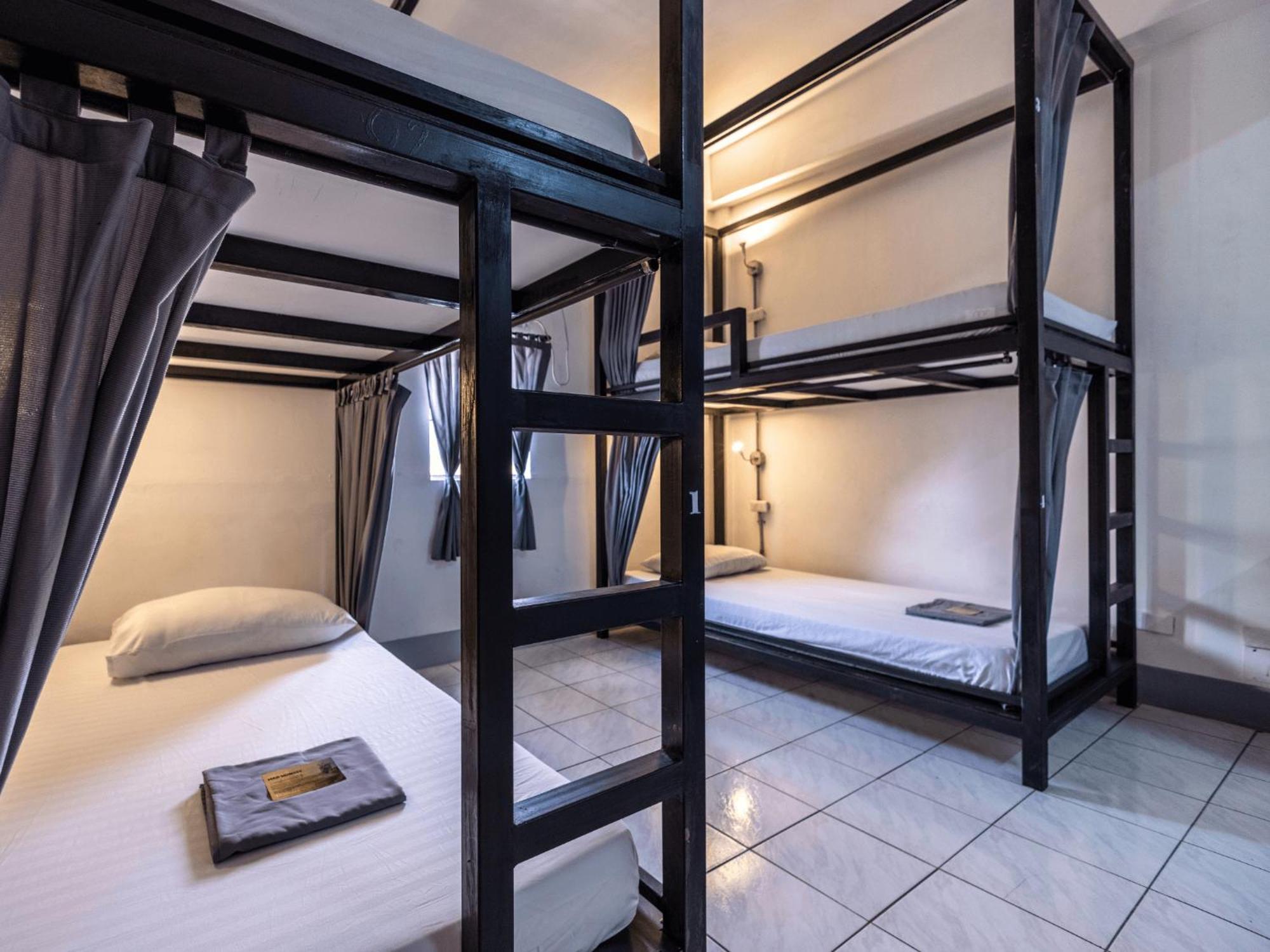 Mad Monkey Cebu City Bagian luar foto